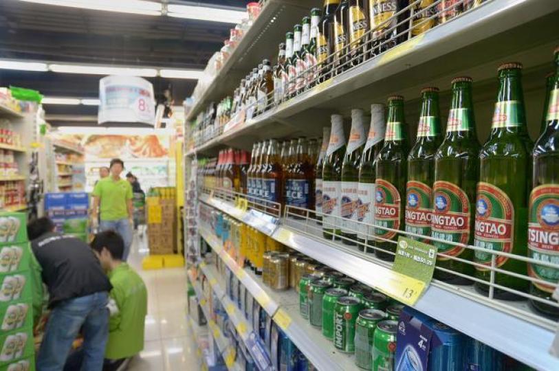 ■世界盃將至，投資時令股，首選啤酒股。　資料圖片