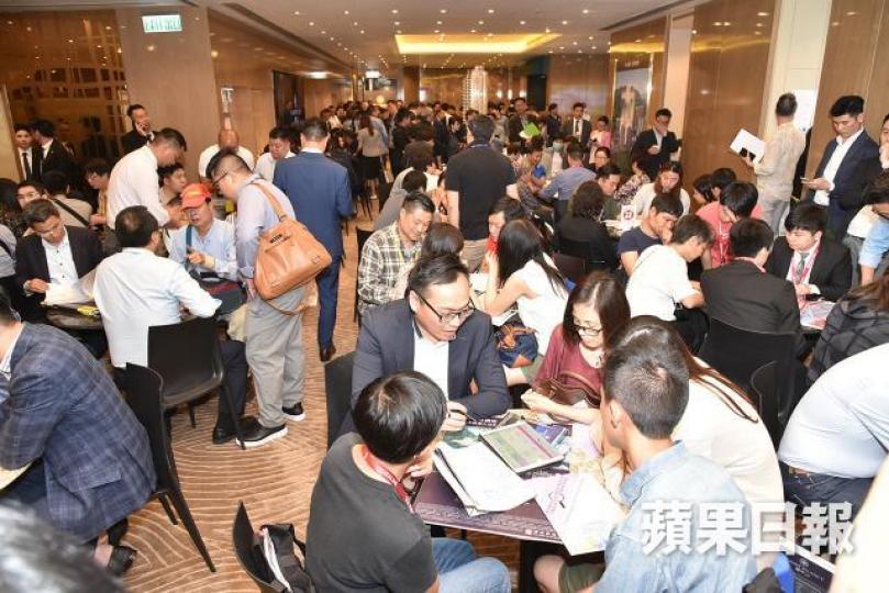 ■下月有超過5,000個新單位供應，將會吸乾購買力，二手樓樓價未必可以回升。　資料圖片