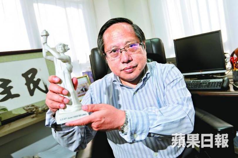 ■何俊仁指香港要有民主,結束一黨專政是不能迴避的問題。王心義攝■去年有11萬人參加維園燭光集會悼念六四。 ■何俊仁指香港要有民主,結束一黨專政是不能迴避的問題。王心義攝■去年有11萬人參加維園燭光集會悼念六四。