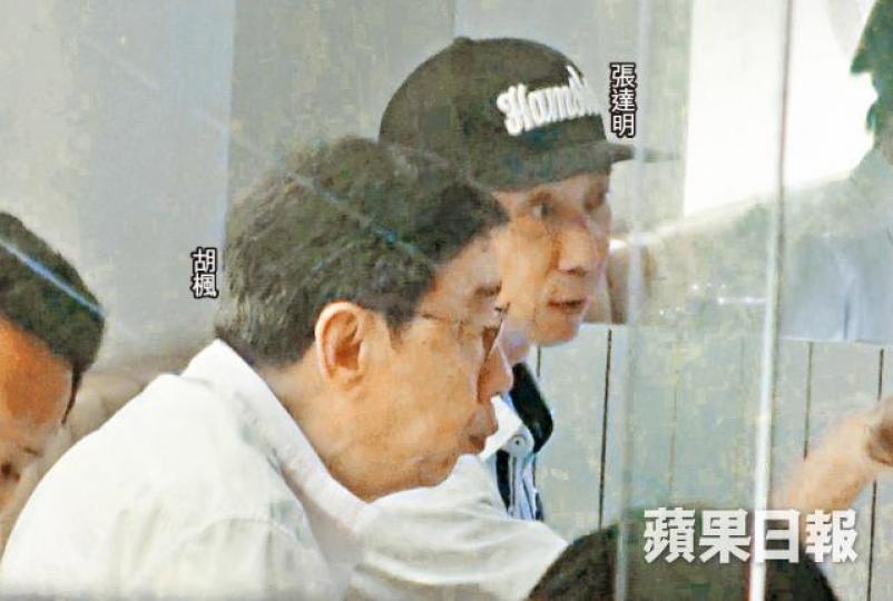■張達明與胡楓「父子開餐」,不過達明似乎講多過食。DV圖片 ■張達明與胡楓「父子開餐」,不過達明似乎講多過食。DV圖片