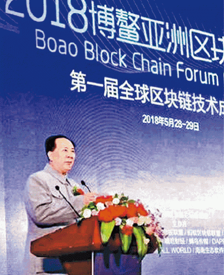 ■演員許國祥於論壇扮毛澤東玩出火。 ■演員許國祥於論壇扮毛澤東玩出火。