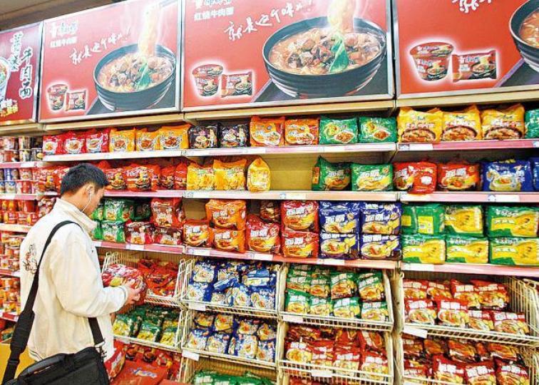 ■康師傅首季方便麵銷量佔內地44.4%。資料圖片 ■康師傅首季方便麵銷量佔內地44.4%。資料圖片