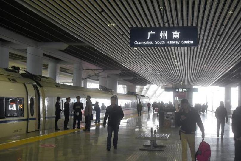 ■政府向港人推銷大灣區概念,難怪有陰謀論認為,政府最唔想港人在香港買到樓。資料圖片 ■政府向港人推銷大灣區概念,難怪有陰謀論認為,政府最唔想港人在香港買到樓。資料圖片