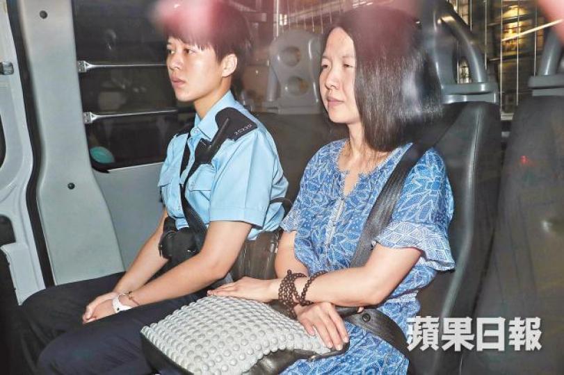 ■唐琳玲昨由警車押解到高院,面容疲憊。許頌明攝法官陳慶偉 ■唐琳玲昨由警車押解到高院,面容疲憊。許頌明攝法官陳慶偉