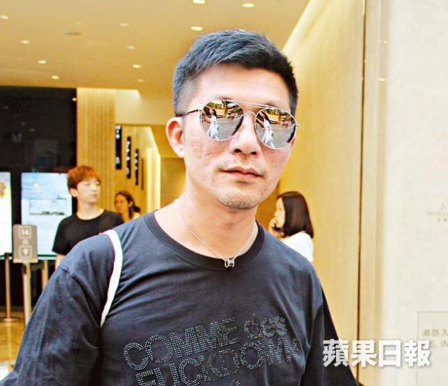 【巿民心聲】楊先生:「與其用錢裝攝錄機捉垃圾蟲,不如放多幾個人喺度執法啦。」【巿民心聲】李小姐:「如果柱身真係有危險,外圍就應該加裝絕緣體以確保安全。」 【巿民心聲】楊先生:「與其用錢裝攝錄機捉垃圾蟲,不如放多幾個人喺度執法啦。」【巿民心聲】李小姐:「如果柱身真係有危險,外圍就應該加裝絕緣體以確保安全。」