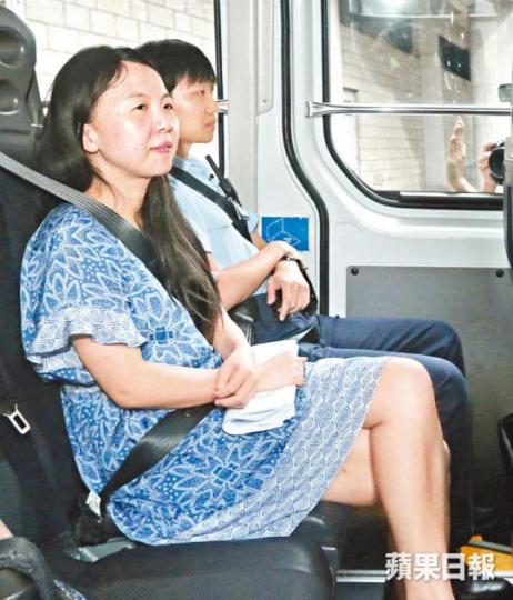 ■唐琳玲昨由囚車押離法庭。何穎賢攝 ■唐琳玲昨由囚車押離法庭。何穎賢攝