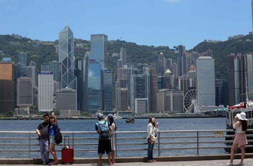 ■香港人口將於2043年到達822萬的頂 ■香港人口將於2043年到達822萬的頂