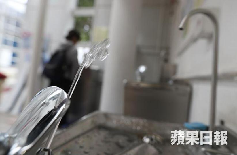■筆者指出,若運動時間不太長,流汗情況不算嚴重,喝清水比糖份較高的運動飲品更好。 ■筆者指出,若運動時間不太長,流汗情況不算嚴重,喝清水比糖份較高的運動飲品更好。