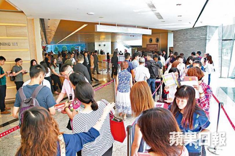 ■日出康城晉海II加價後每伙售價介乎738.4萬至1,380.5萬元。資料圖片 ■日出康城晉海II加價後每伙售價介乎738.4萬至1,380.5萬元。資料圖片