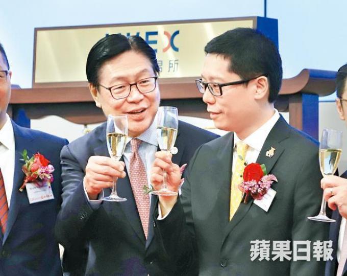 ■馬時亨(左)話睇好叙福樓主席黃傑龍。 ■馬時亨(左)話睇好叙福樓主席黃傑龍。