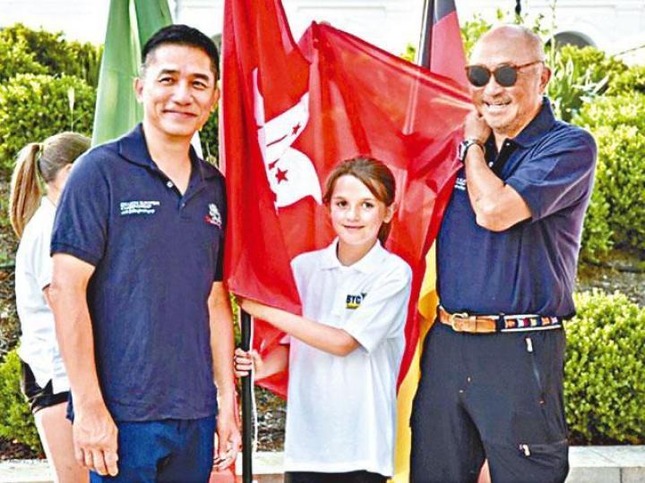 ■梁朝偉以運動員身份,到歐洲參加帆船賽。互聯網圖片 ■梁朝偉以運動員身份,到歐洲參加帆船賽。互聯網圖片