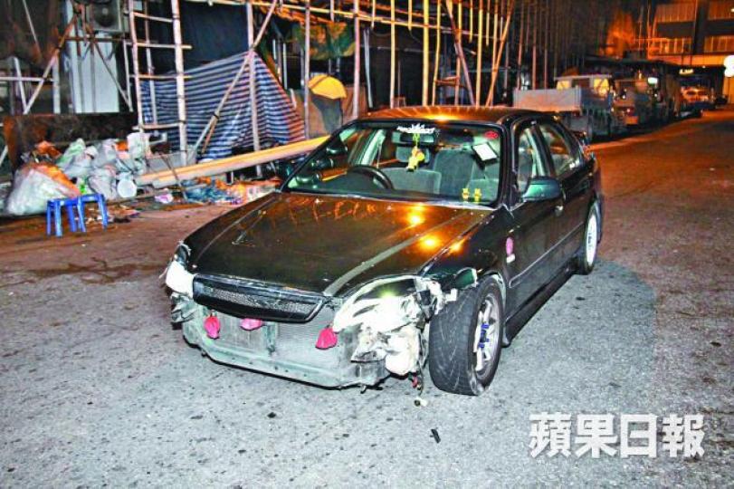 ■涉案車輛泵把甩脫、行車證亦過期。 ■涉案車輛泵把甩脫、行車證亦過期。