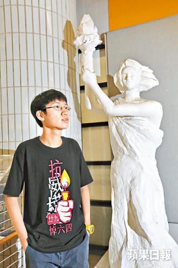 ■蔡佳洋堅持為六四被殺的學生爭取公道。 ■蔡佳洋堅持為六四被殺的學生爭取公道。