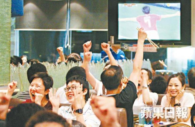 ■世界盃舉行期間,股民或專注睇波,無心炒股,拖累港股成交。資料圖片 ■世界盃舉行期間,股民或專注睇波,無心炒股,拖累港股成交。資料圖片