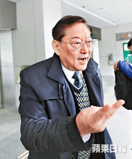 吳思遠:咁荒誕嘅事,我諗全世界都冇警方或法庭咁得閒去告電影人拍戲用嘅道具錢。彭浩翔:希望代表業界嘅馬逢國議員,gel完頭髮後幫手關注吓。 吳思遠:咁荒誕嘅事,我諗全世界都冇警方或法庭咁得閒去告電影人拍戲用嘅道具錢。彭浩翔:希望代表業界嘅馬逢國議員,gel完頭髮後幫手關注吓。