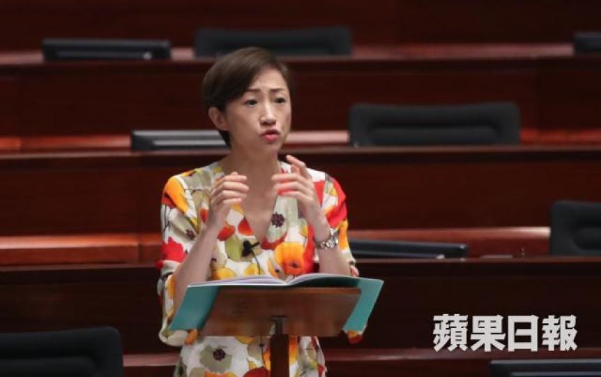 ■公民黨陳淑莊指承建商申索額約佔工程開支三分一,質疑政府監察港鐵不力。 ■公民黨陳淑莊指承建商申索額約佔工程開支三分一,質疑政府監察港鐵不力。