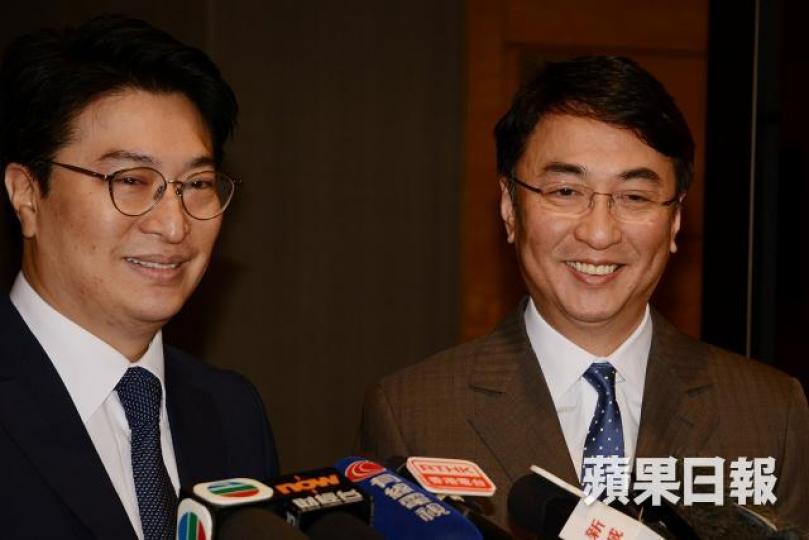 ■李家誠(左)及李家傑(右)昨出席恒地股東會。 ■李家誠(左)及李家傑(右)昨出席恒地股東會。