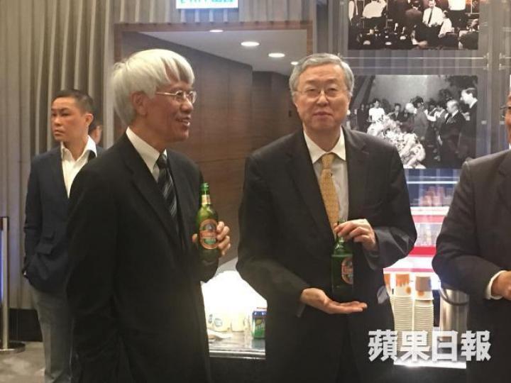 ■任志剛及周小川昨一同出席研討會。 ■任志剛及周小川昨一同出席研討會。