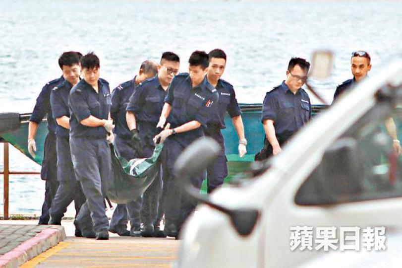 ■死者遺體昨被運返西貢對面海水警基地。黎志偉攝 ■死者遺體昨被運返西貢對面海水警基地。黎志偉攝