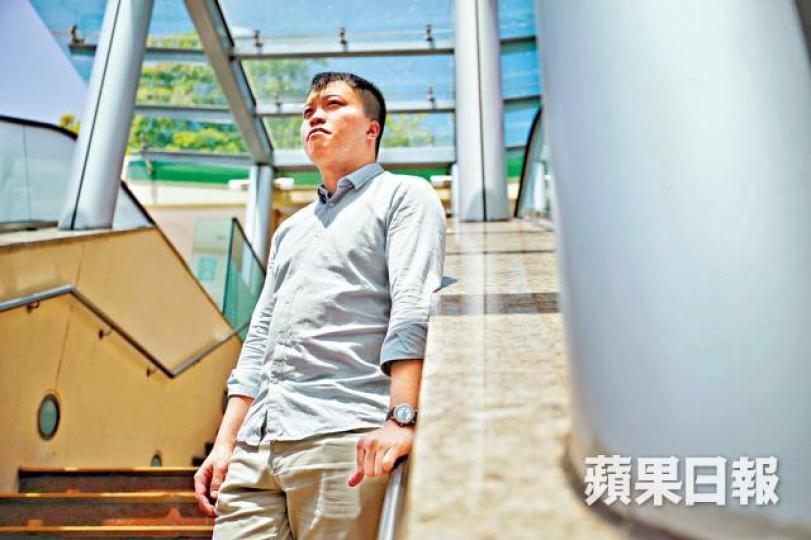 ■吳子樂幾乎每年都會參加維園六四燭光晚會。何家達攝 ■吳子樂幾乎每年都會參加維園六四燭光晚會。何家達攝
