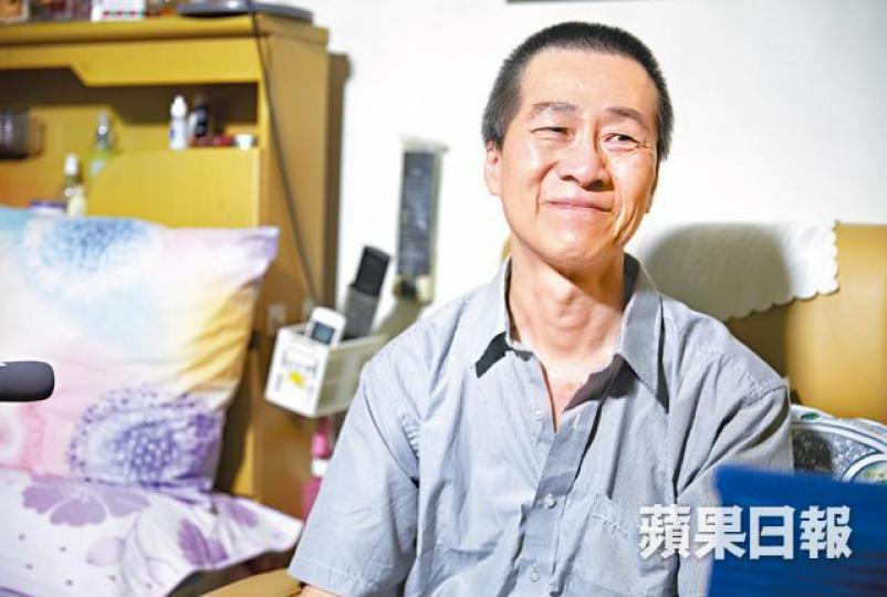 ■吳博君眼紅聲顫感激華仔、薛凱琪、訓練班同學、前老闆等施援手,深覺人間有情。 ■吳博君眼紅聲顫感激華仔、薛凱琪、訓練班同學、前老闆等施援手,深覺人間有情。
