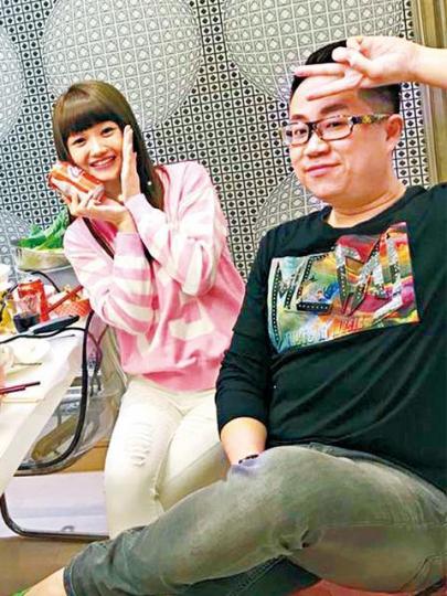 ■蕭源妻子蔡怡(左),是蕭源中文組主幹助教。 ■蕭源妻子蔡怡(左),是蕭源中文組主幹助教。