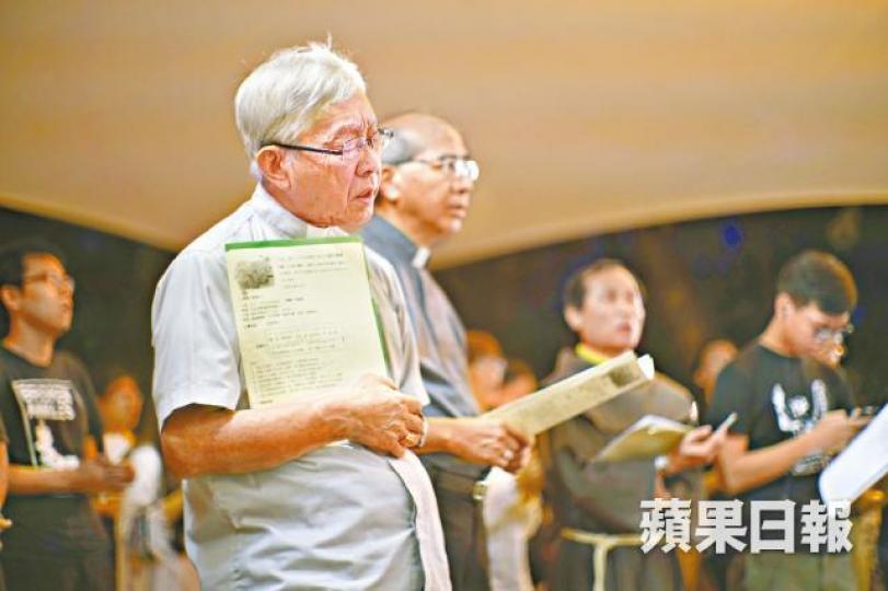 ■陳日君昨出席祈禱會悼念六四死難者。 ■陳日君昨出席祈禱會悼念六四死難者。