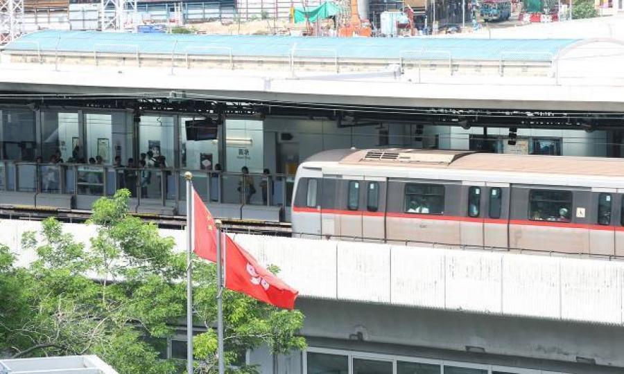 ■港鐵是由特區政府做股東的「國企」,沒有同股不同權之名,卻有同股不同權之實。資料圖片 ■港鐵是由特區政府做股東的「國企」,沒有同股不同權之名,卻有同股不同權之實。資料圖片