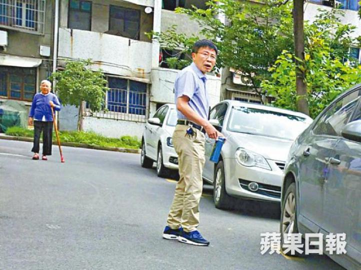 ■唐父得知女兒已返回深圳後,坦言放下心頭大石。 ■唐父得知女兒已返回深圳後,坦言放下心頭大石。