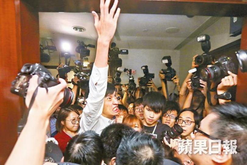 ■硬闖議會案發生當日,梁頌恆衝擊保安防線。 ■硬闖議會案發生當日,梁頌恆衝擊保安防線。