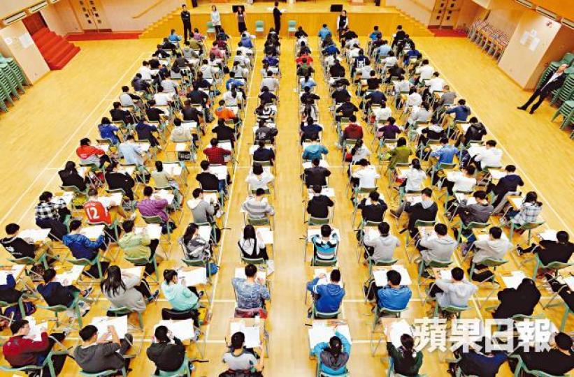 ■香港中學生人數不斷下降,2017至2018年度只有35萬人。 ■香港中學生人數不斷下降,2017至2018年度只有35萬人。