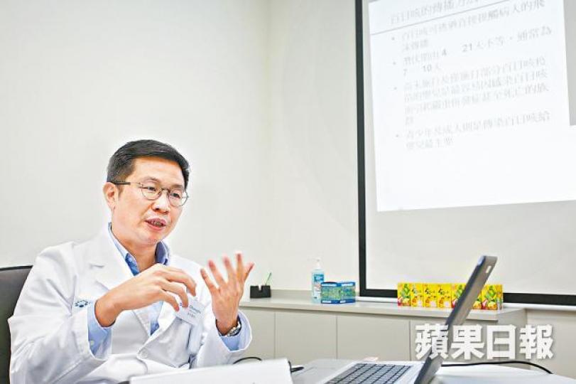 ■醫生溫志堅指百日咳初期病徵與傷風感冒相似,不少人會將兩者混淆以致延誤治療。 ■醫生溫志堅指百日咳初期病徵與傷風感冒相似,不少人會將兩者混淆以致延誤治療。