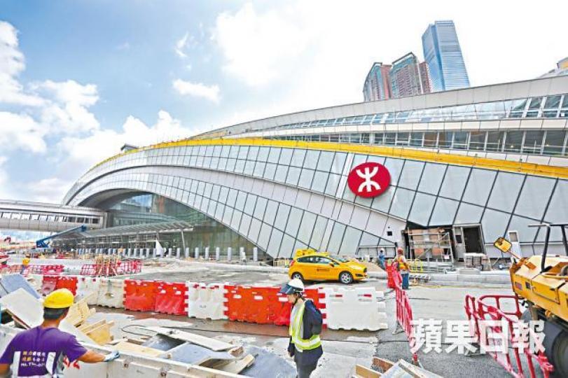 ■西九高鐵站計劃實施一地兩檢,內地人員可在內執法。資料圖片 ■西九高鐵站計劃實施一地兩檢,內地人員可在內執法。資料圖片