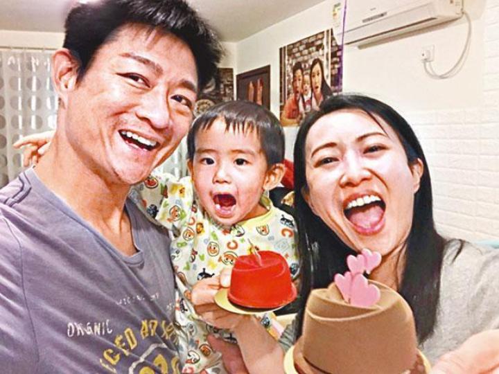 ■楊證樺和沈可欣已有一子,日前他在fb公佈老婆再有喜。資料圖片■楊證樺上載一張超聲波相片,留言指是上天的禮物。互聯網圖片 ■楊證樺和沈可欣已有一子,日前他在fb公佈老婆再有喜。資料圖片■楊證樺上載一張超聲波相片,留言指是上天的禮物。互聯網圖片