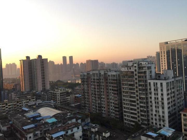 ■大灣區很多地區的商品房都限購、限外,沒有工作證、社保的話,有錢都買唔到。資料圖片 ■大灣區很多地區的商品房都限購、限外,沒有工作證、社保的話,有錢都買唔到。資料圖片