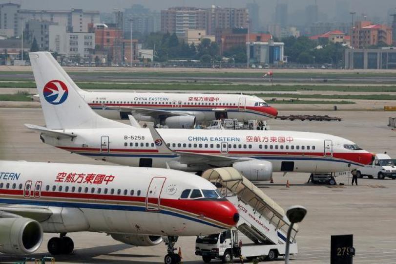 ■內地恢復國內航線燃油附加費,利好航空股,東航走勢最靚仔。資料圖片 ■內地恢復國內航線燃油附加費,利好航空股,東航走勢最靚仔。資料圖片