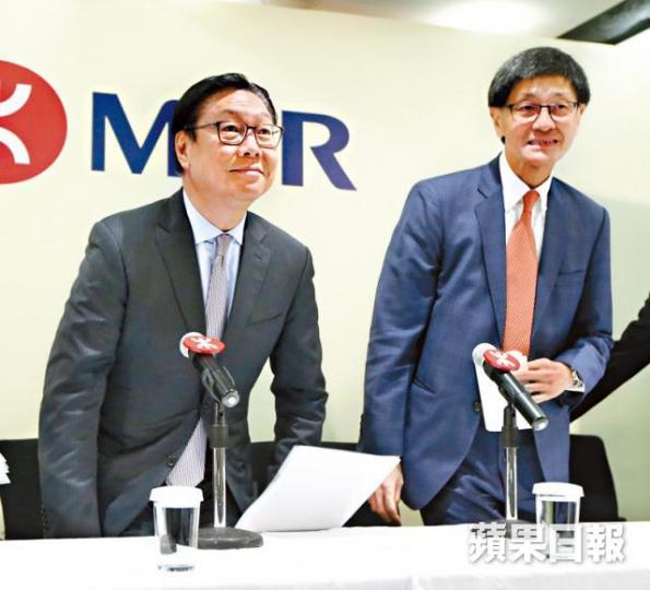 ■港鐵主席馬時亨（左）昨指已聘獨立專家做月台層板負重測試；旁為行政總裁梁國權。陳善南攝