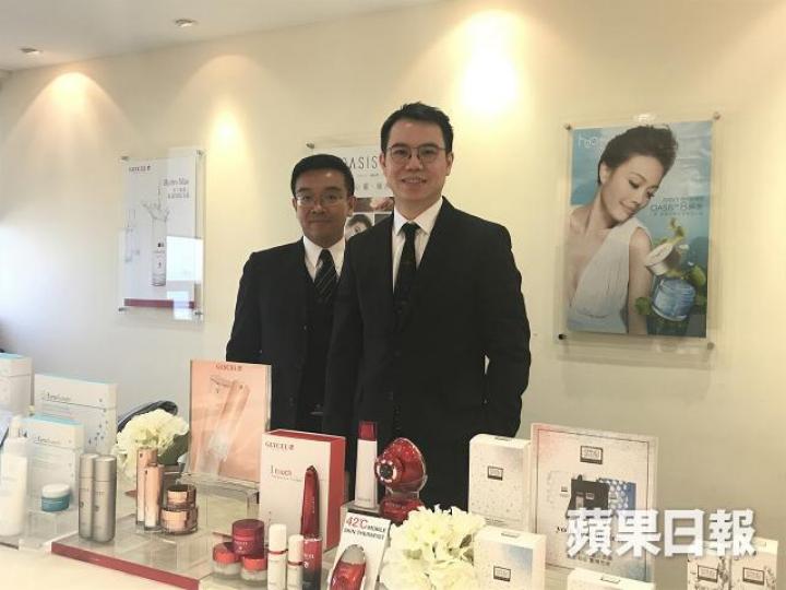 ■奧思行政總裁譚肇基(右)。 資料圖片 ■奧思行政總裁譚肇基(右)。 資料圖片