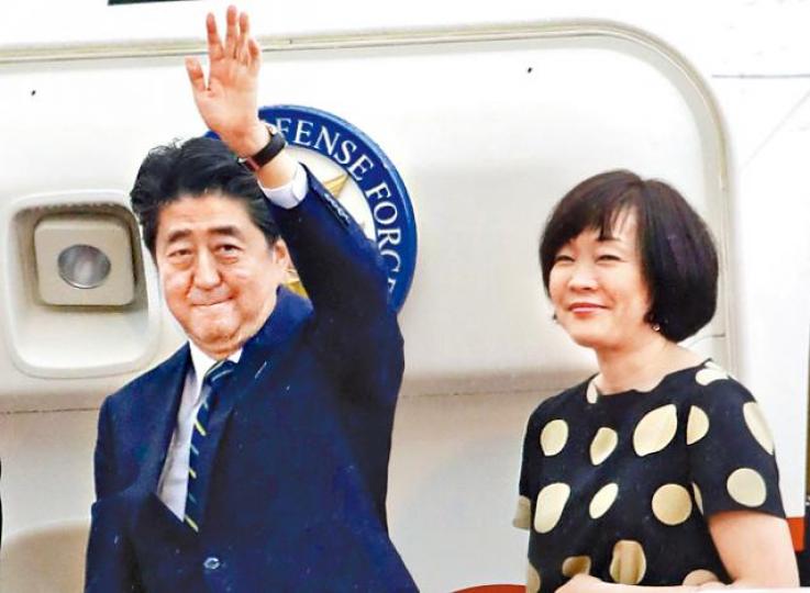 ■安倍晉三夫婦周三啟程訪美。 ■安倍晉三夫婦周三啟程訪美。