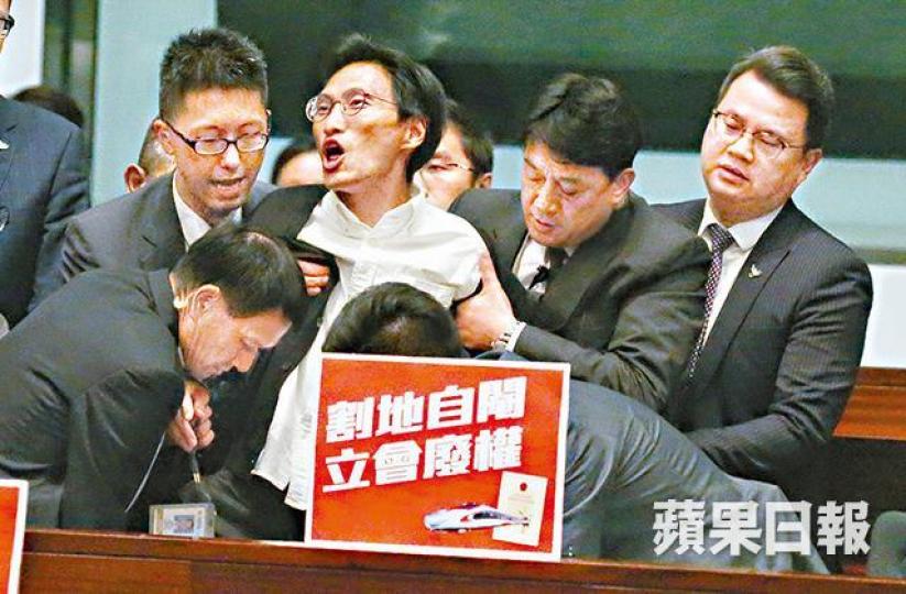 ■朱凱廸昨晚被驅逐離場。 ■朱凱廸昨晚被驅逐離場。