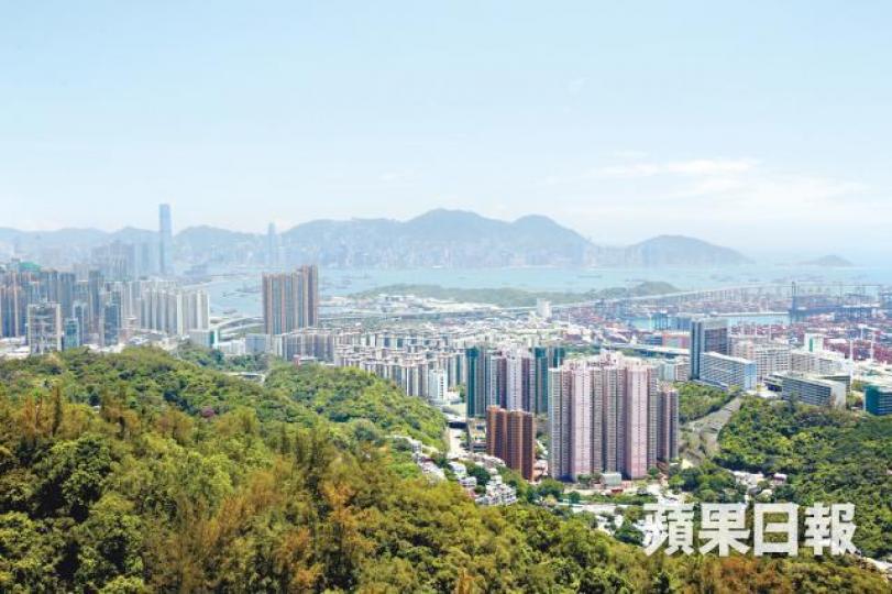 ■海峰花園地勢高,享無遮擋景觀,並遠眺維港。 ■海峰花園地勢高,享無遮擋景觀,並遠眺維港。