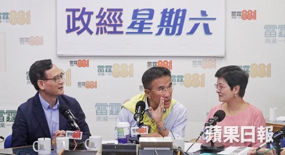■左起:謝偉銓、田北辰、黃碧雲昨出席電台節目討論沙中綫鋼筋涉造假事件。 ■左起:謝偉銓、田北辰、黃碧雲昨出席電台節目討論沙中綫鋼筋涉造假事件。