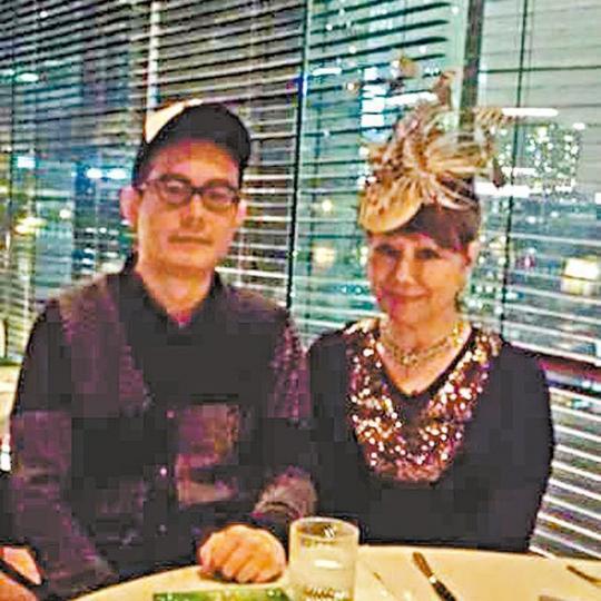 ■林燕妮經常於社交網分享與兒子李凱豪的合照,筆下滿是母愛。互聯網圖片 ■林燕妮經常於社交網分享與兒子李凱豪的合照,筆下滿是母愛。互聯網圖片
