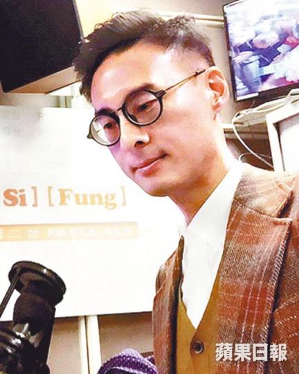 陳嘉銘,以文字品評娛樂,用筆竿敲擊文化。在大學教授電視電影,於生活敬愛動物生靈。 陳嘉銘,以文字品評娛樂,用筆竿敲擊文化。在大學教授電視電影,於生活敬愛動物生靈。