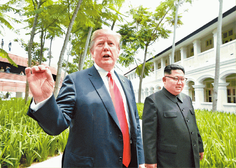 ■特朗普與金正恩會晤期間,有白宮人員多次阻止隨行美國記者採訪。路透社 ■特朗普與金正恩會晤期間,有白宮人員多次阻止隨行美國記者採訪。路透社