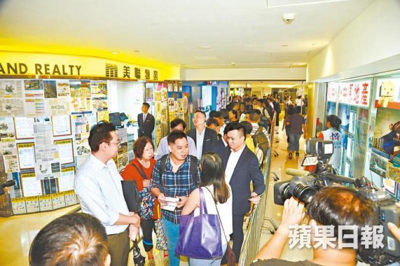 ■柏蔚山昨次輪銷售,沽出131伙。何耀勤攝 ■柏蔚山昨次輪銷售,沽出131伙。何耀勤攝
