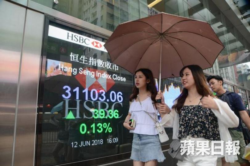 ■港股昨日收市微升39點,主板成交僅877億元。何耀勤攝 ■港股昨日收市微升39點,主板成交僅877億元。何耀勤攝
