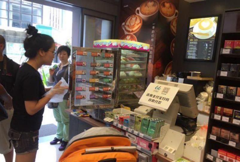 ■內地「無人商店」大行其道,但沒有註冊的外地人會被拒諸門外。互聯網圖片 ■內地「無人商店」大行其道,但沒有註冊的外地人會被拒諸門外。互聯網圖片