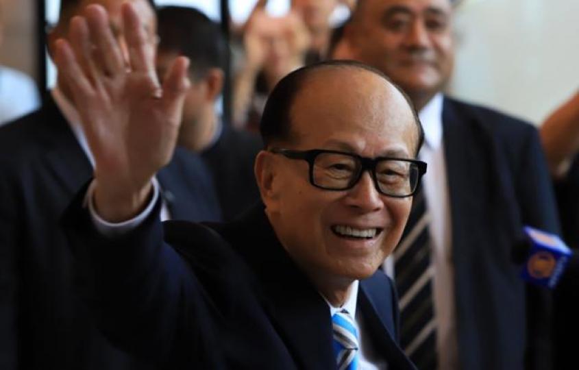 ■李嘉誠有遠見,一早成立李嘉誠基金會作為「第三個仔」,退休後可以全力湊第三個仔。資料圖片 ■李嘉誠有遠見,一早成立李嘉誠基金會作為「第三個仔」,退休後可以全力湊第三個仔。資料圖片