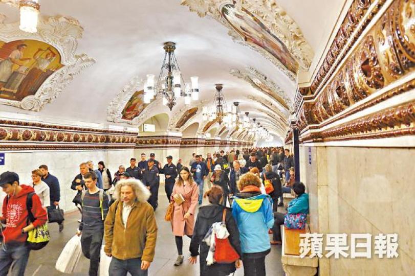 ■莫斯科的地鐵站瑰麗堂皇,本身已是觀光熱點。 ■莫斯科的地鐵站瑰麗堂皇,本身已是觀光熱點。